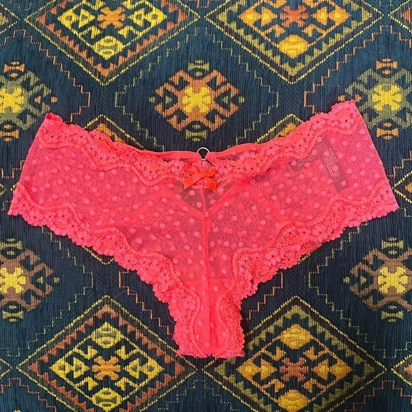 Victoria’s Secret Women’s Peekaboo Back Lace Polka Dot Hipster Panty Medium NWOT - Picture 1 of 5
